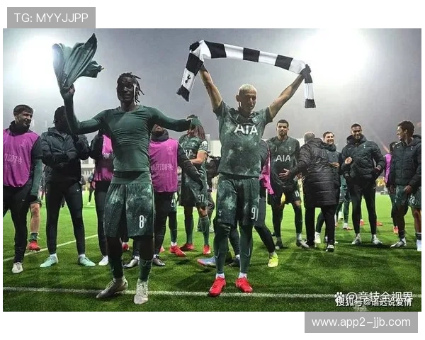 好莱坞影星纷纷支持英超球队 名人球迷效应推动体育文化热潮 好莱坞影星纷纷支持英超球队 名人球迷效应推动体育文化热潮